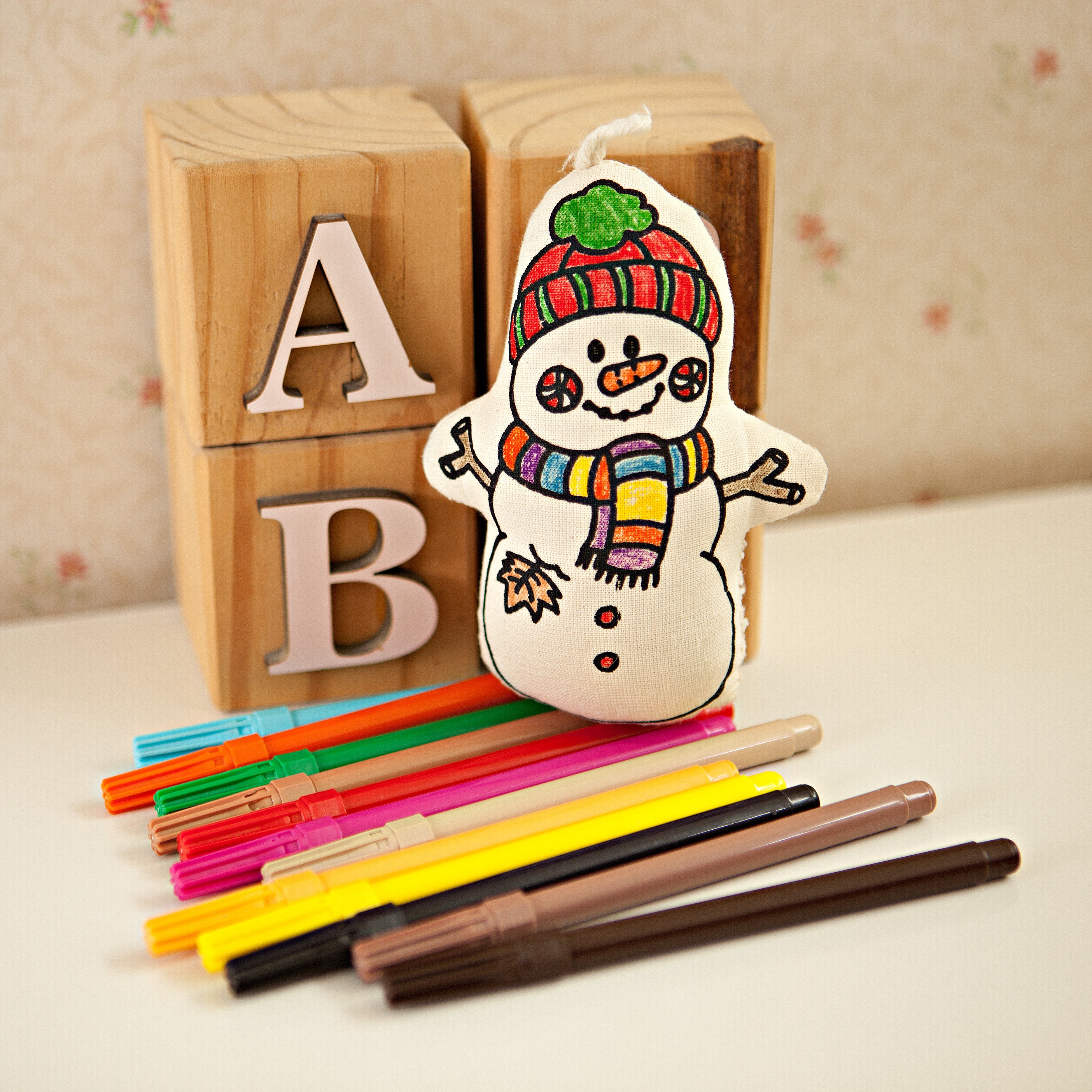 Kiboo Kids - Duo de décorations de Noël - Ensemble de coloriage Bonhomme de pain d'épices et Bonhomme de neige